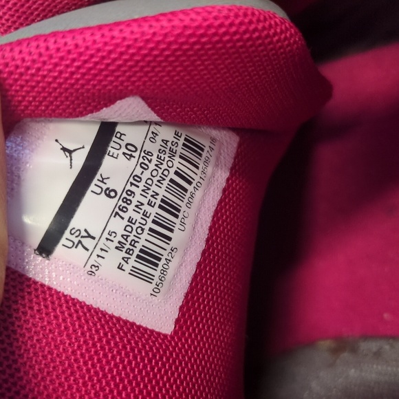 Jordan Flight 23 Fushia &‎ Gray Youth Boys Streatwear Shoes Size 7 - Picture 6 of 8